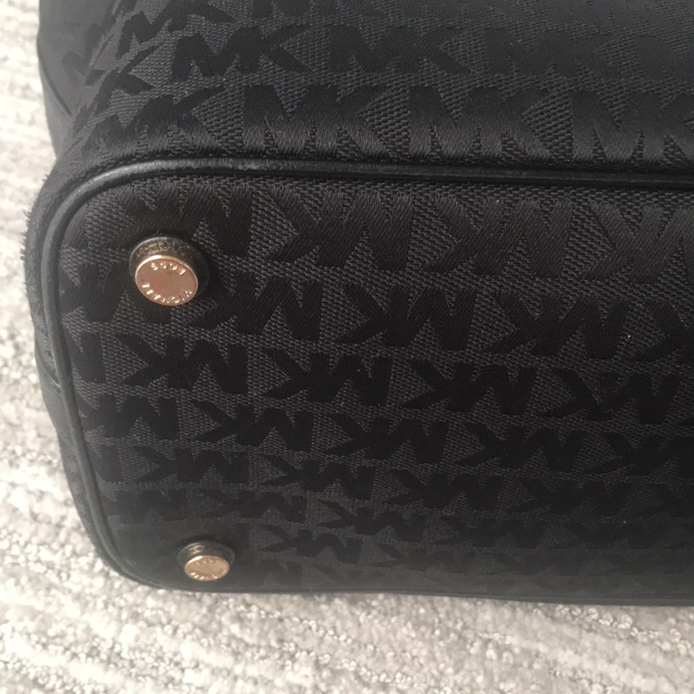 Michael Kors Black Canvas bucket purse - Picture 5 of 12